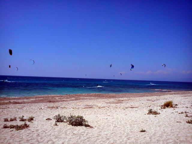 Kitesurfing στην παραλία Μύλοι